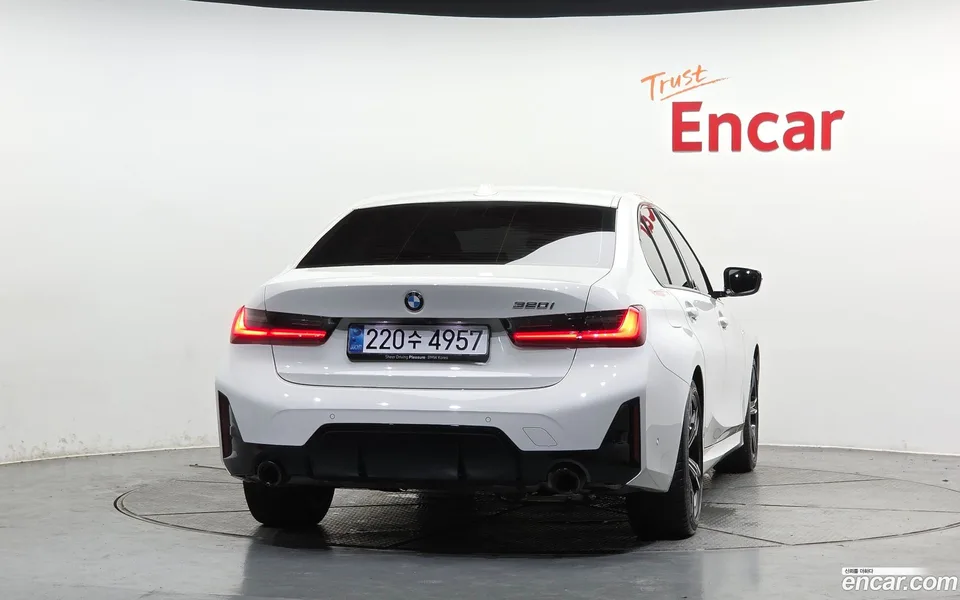 BMW 3 Series 320i M 2023 — thumbnail 4