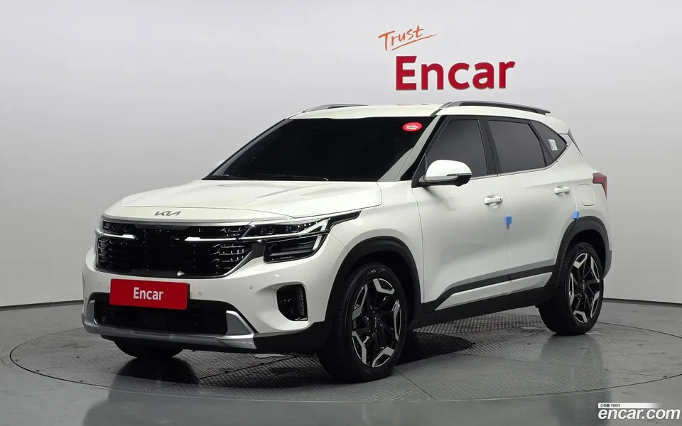 Kia Seltos 1.6 2WD 2023 — photo 1, buy with delivery to Moscow