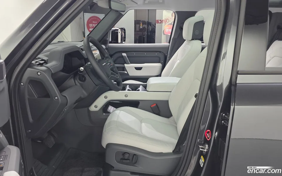 Land Rover Defender 110 P300 X- SE 2025 — thumbnail 3