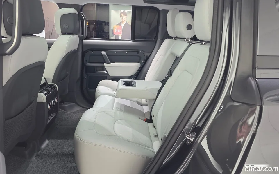Land Rover Defender 110 P300 X- SE 2025 — thumbnail 4