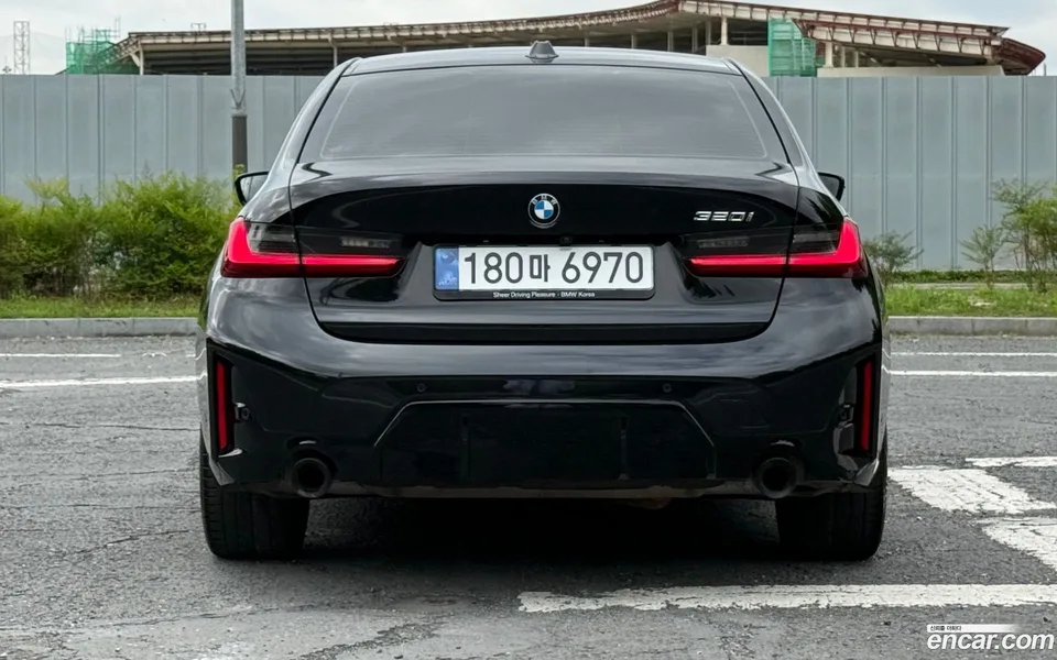 BMW 3 Series 320i M 2022 — thumbnail 4