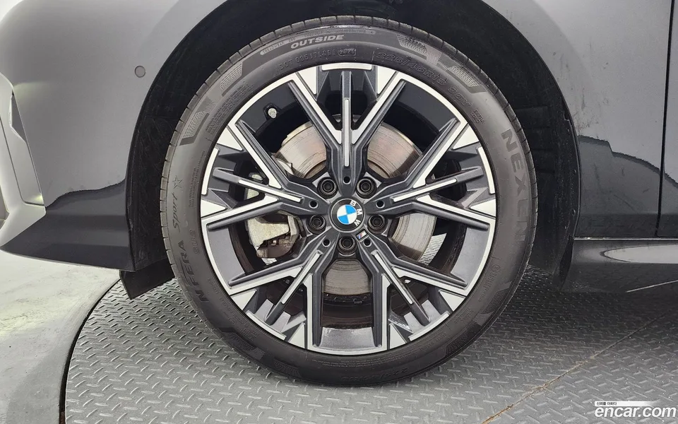 BMW 1 Series 120 M 2025 — thumbnail 2