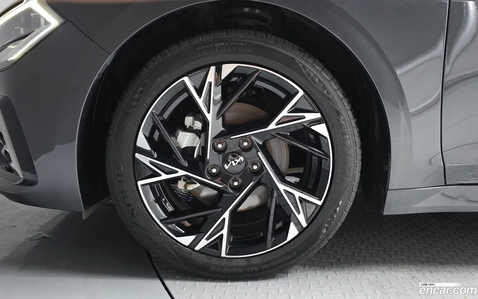 Kia K5 Hybrid 2024 — thumbnail 2