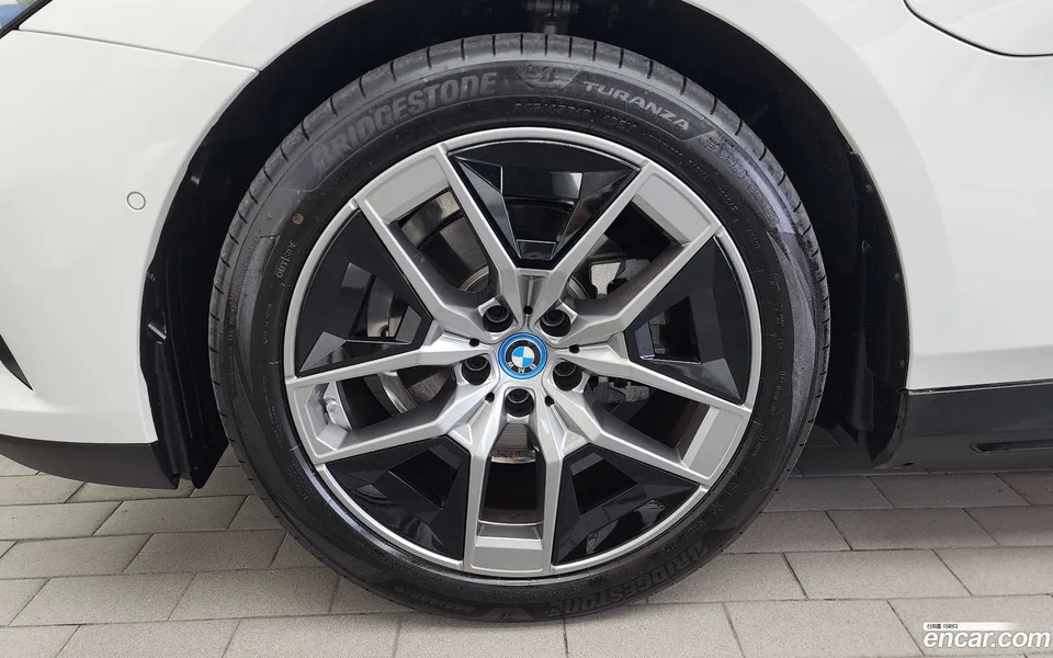 BMW 5 Series 530e 2025 — thumbnail 2