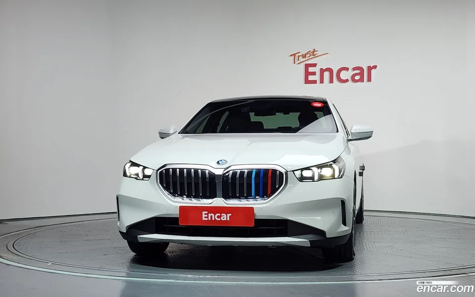 BMW 5 Series 530e 2025 — thumbnail 3