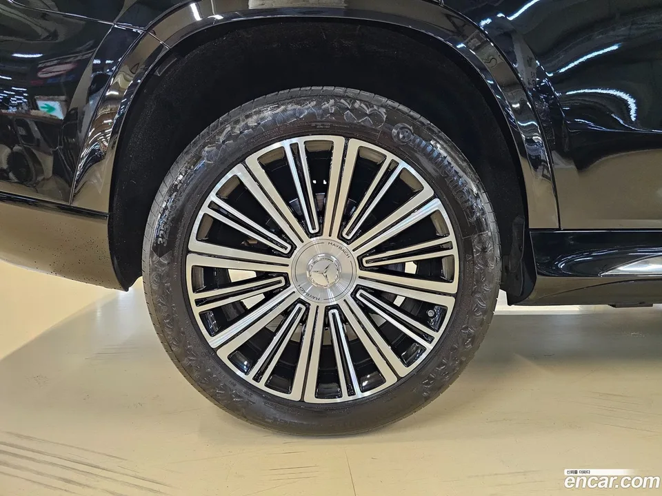 Mercedes-Benz GLS-Class GLS600 4MATIC 2023 — thumbnail 5