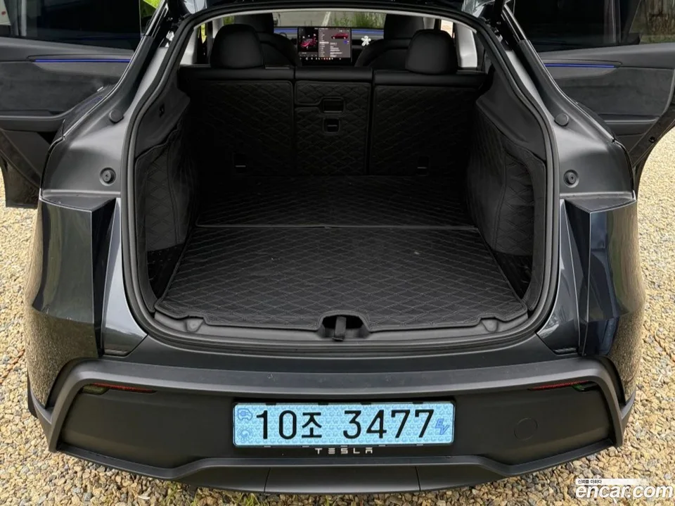 Tesla Model Y AWD 2025 — thumbnail 2