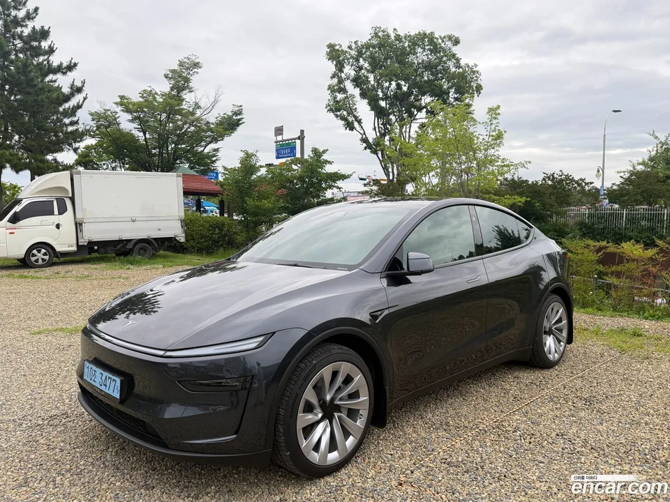 Tesla Model Y AWD 2025 — photo 1, buy with delivery to Moscow