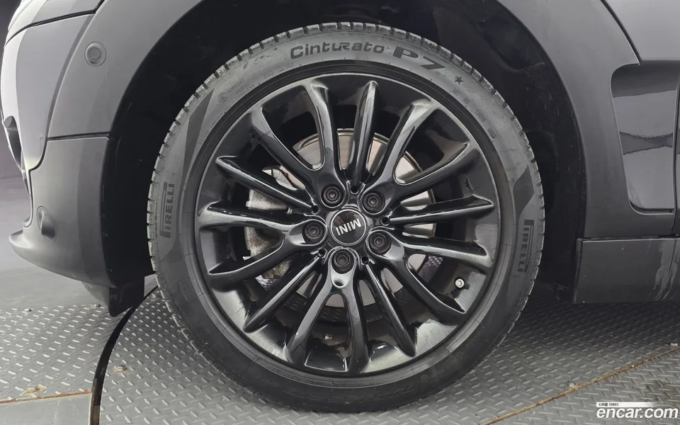 MINI Cooper Clubman 2023 — thumbnail 2