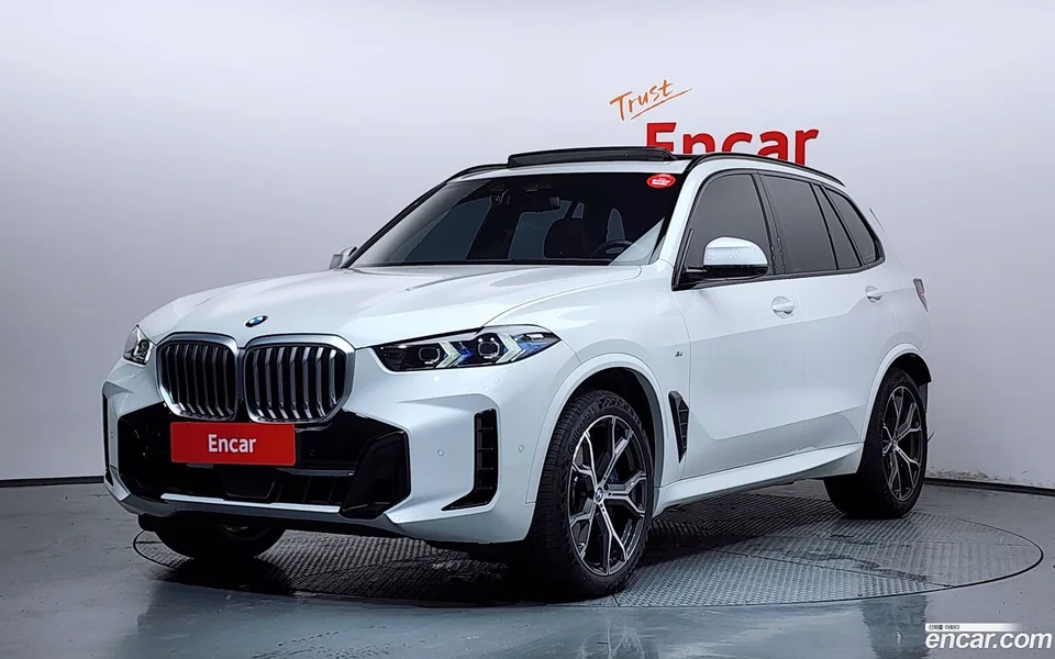 BMW X5 xDrive 40i M 2025 — photo 1, buy with delivery to Moscow