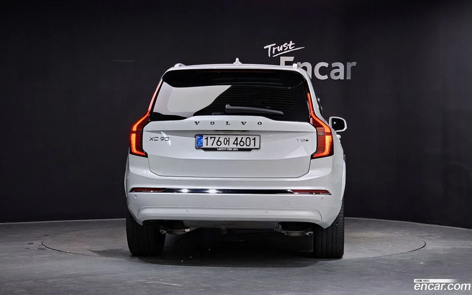 Volvo XC90 T8 2025 — thumbnail 4