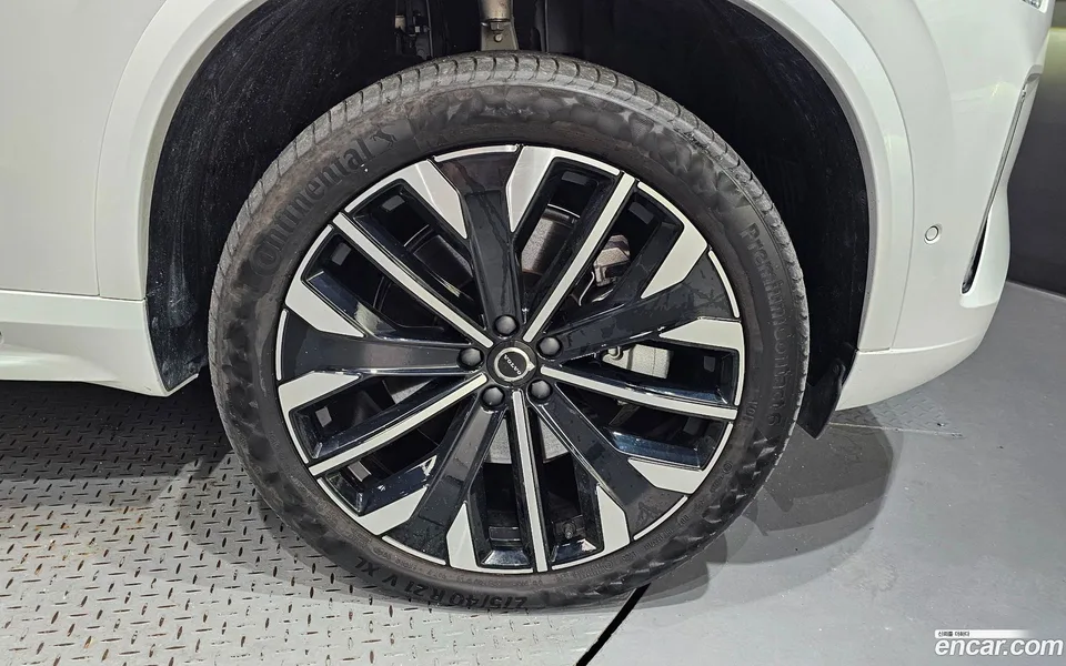 Volvo XC90 T8 2025 — thumbnail 5