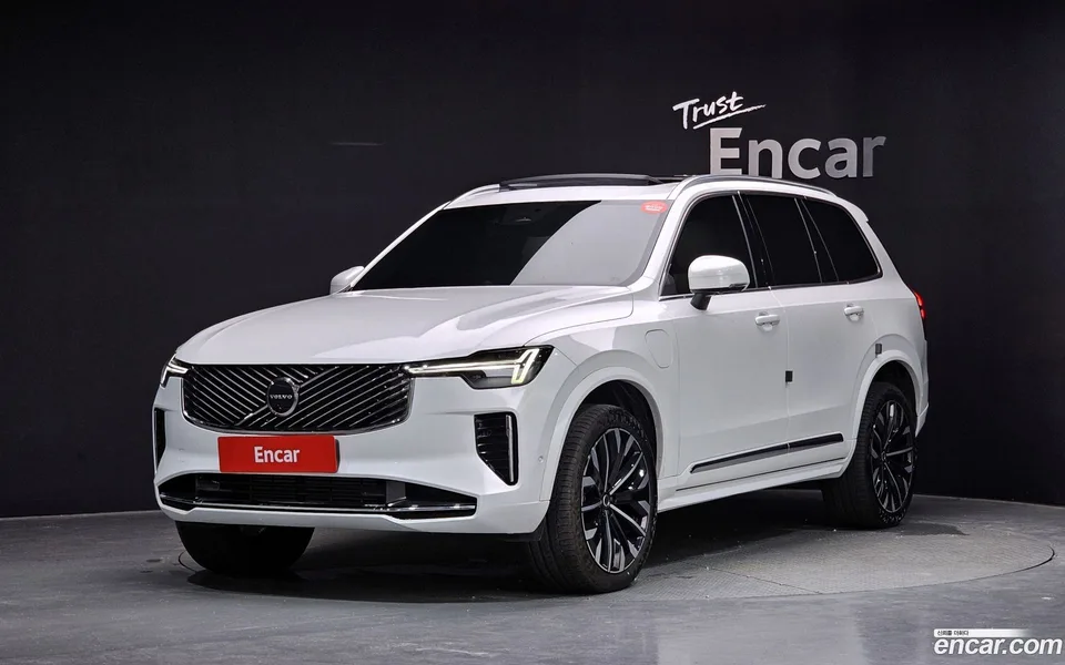 Volvo XC90 T8 2025 — photo 1, buy with delivery to Moscow
