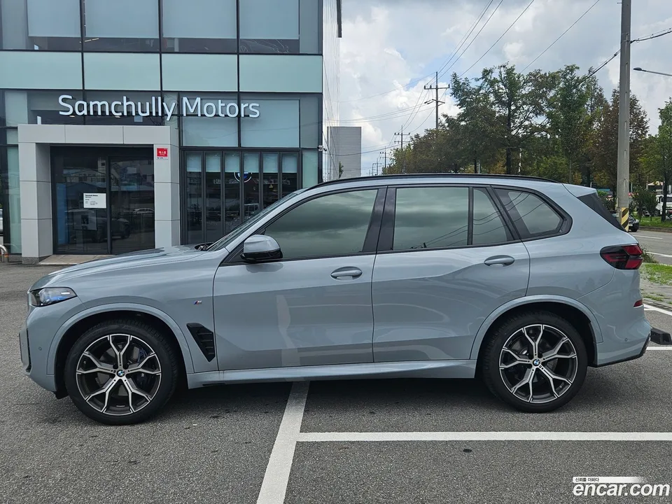 BMW X5 xDrive 40i M 2025 — thumbnail 3