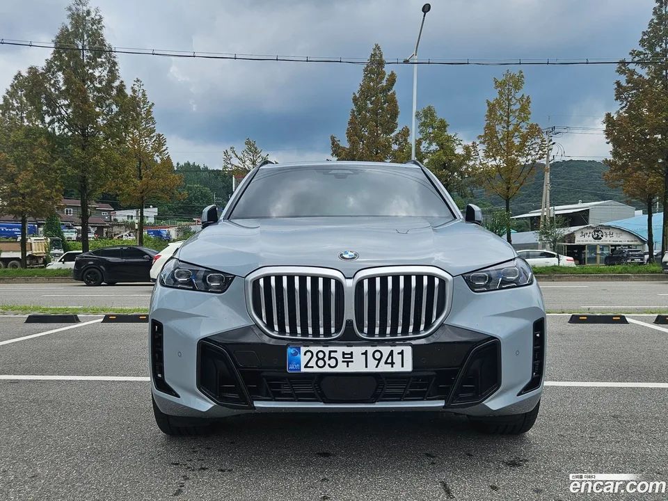BMW X5 xDrive 40i M 2025 — photo 1, buy with delivery to Moscow