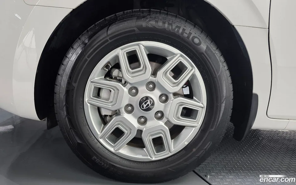 Hyundai Staria HEV 1.6 5 2024 — thumbnail 2