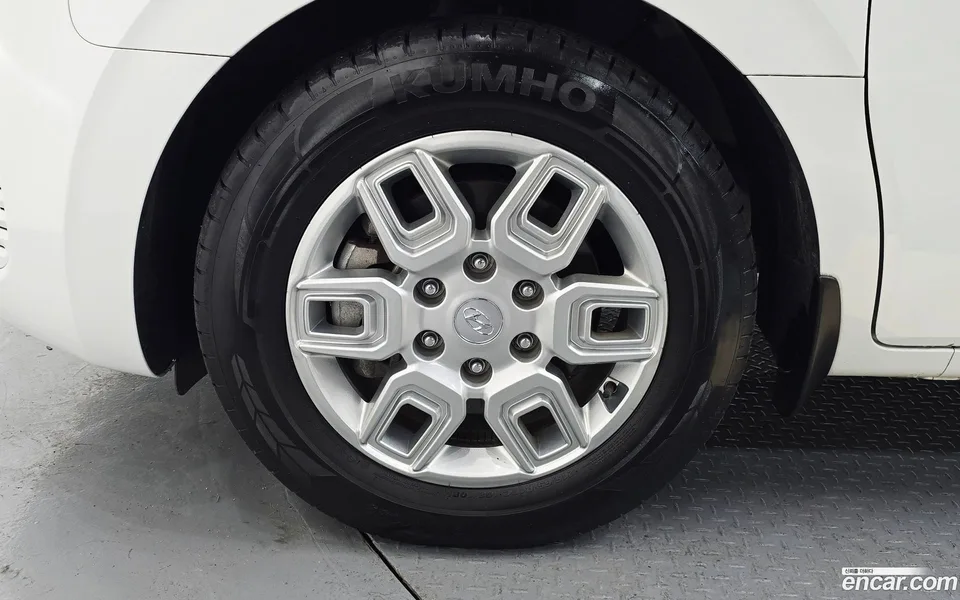 Hyundai Staria 5 2023 — thumbnail 2