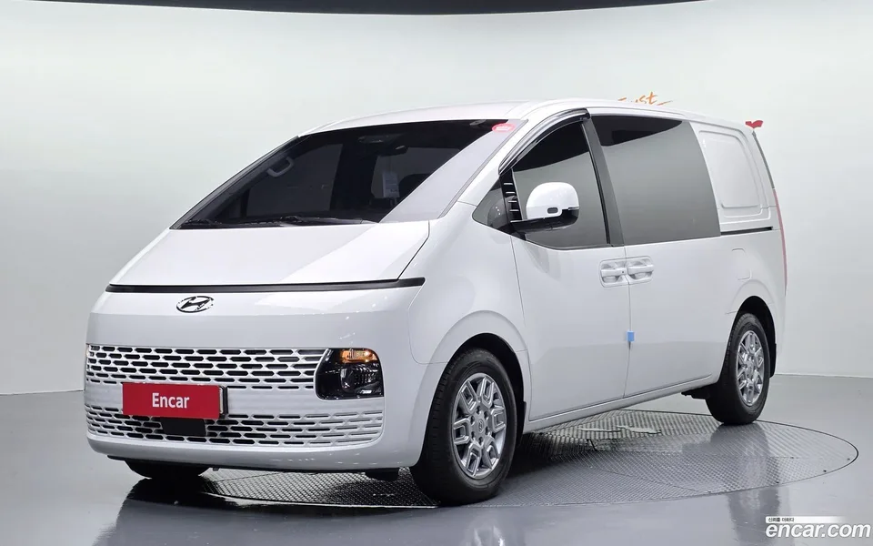 Hyundai Staria 5 2022 — photo 1, buy with delivery to Moscow