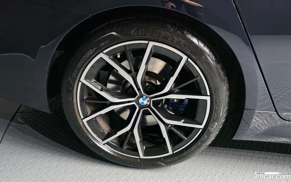 BMW 5 Series 530i xDrive M 2023 — thumbnail 5