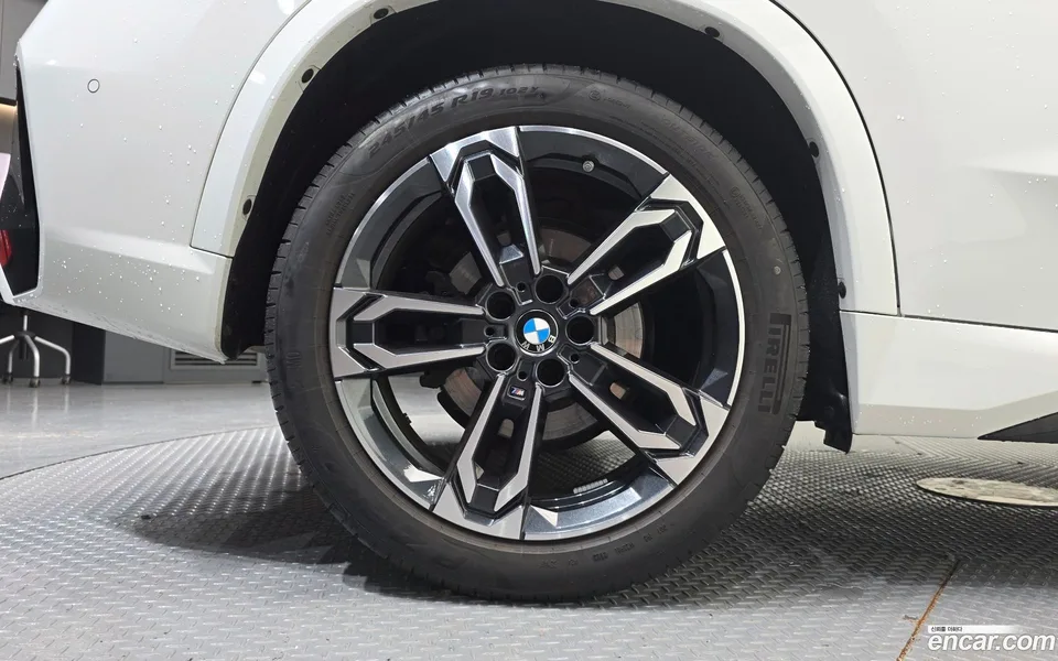 BMW X1 sDrive 20i M 2023 — thumbnail 2