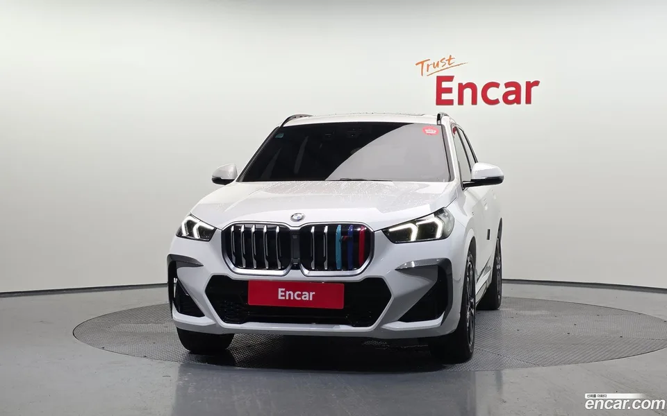 BMW X1 sDrive 20i M 2023 — thumbnail 3