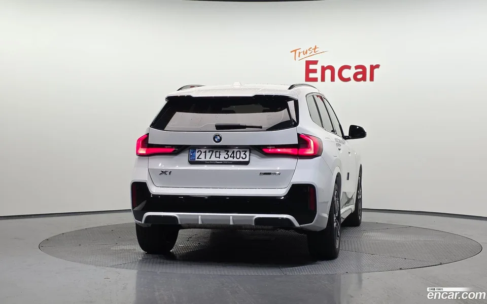 BMW X1 sDrive 20i M 2023 — thumbnail 4