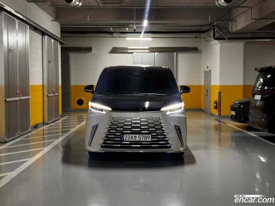 Lexus LM 500h 2024 — photo 1, buy with delivery to Moscow
