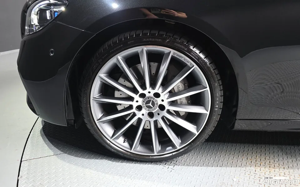 Mercedes-Benz E-Class E350 4MATIC AMG Line 2022 — thumbnail 2