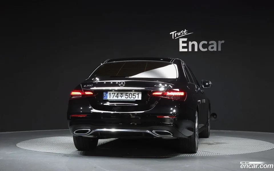 Mercedes-Benz E-Class E350 4MATIC AMG Line 2022 — thumbnail 4