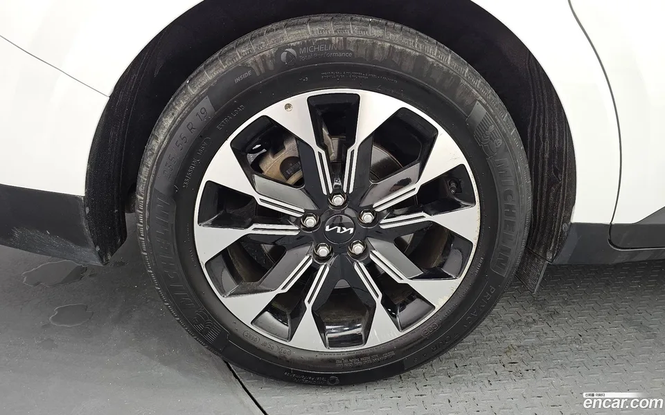 Kia Carnival 7 2022 — thumbnail 2