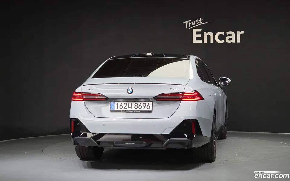 BMW 5 Series 530i xDrive M 2025 — thumbnail 4
