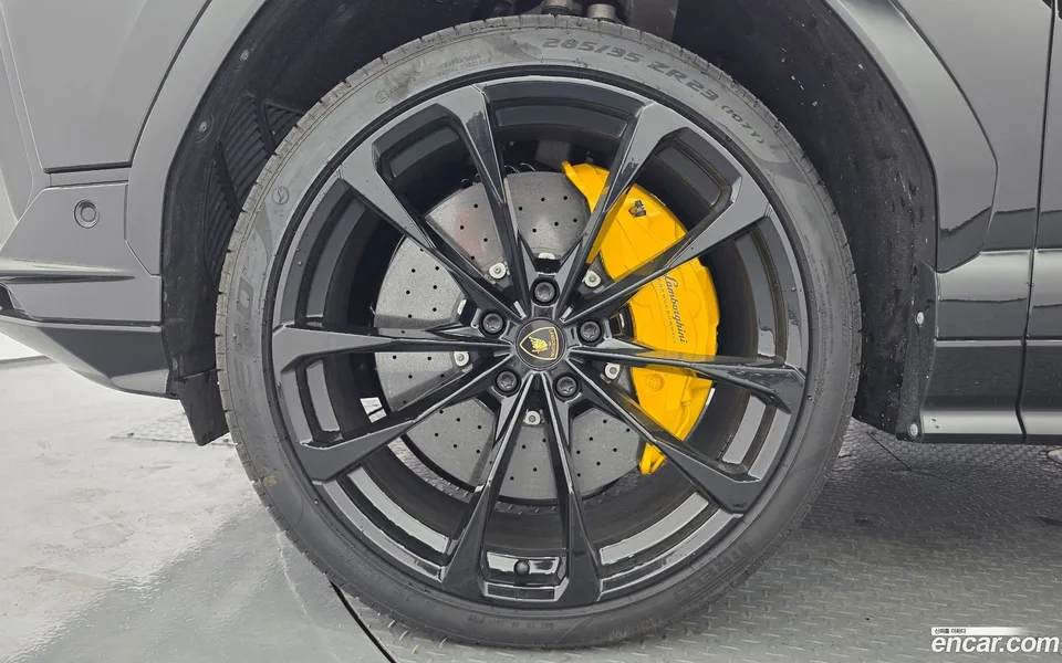 Lamborghini Urus 4.0 V8 S 2023 — thumbnail 5