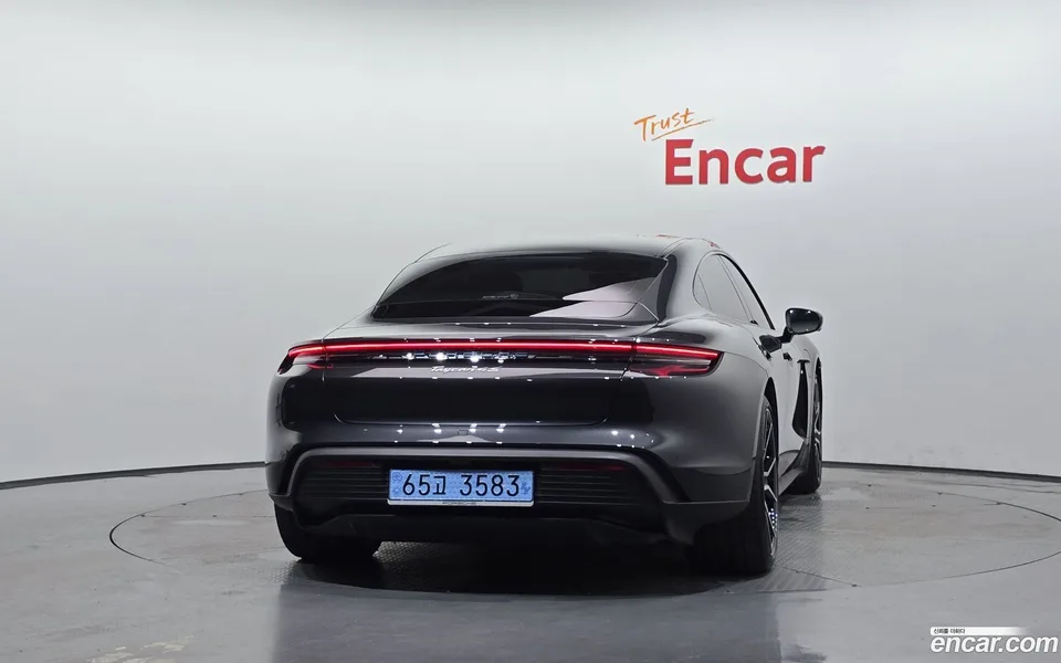 Porsche Taycan 4S 2025 — thumbnail 4