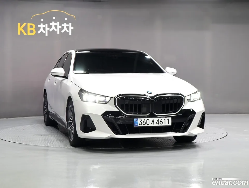 BMW 5 Series 520i 2025 — thumbnail 3