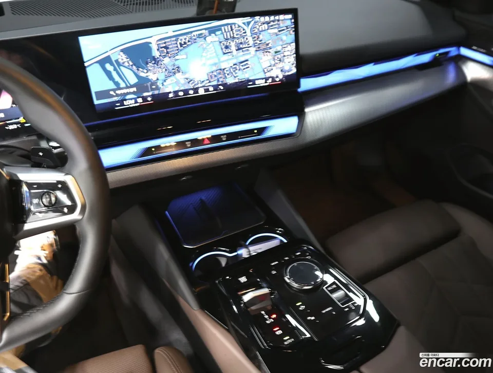 BMW 5 Series 520i 2025 — thumbnail 5