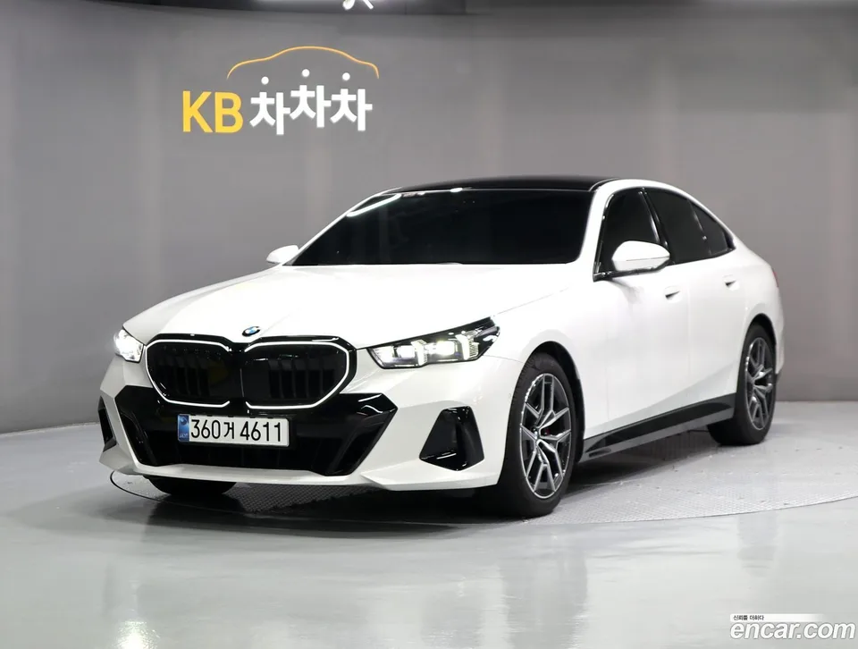 BMW 5 Series 520i 2025 — photo 1, buy with delivery to Moscow