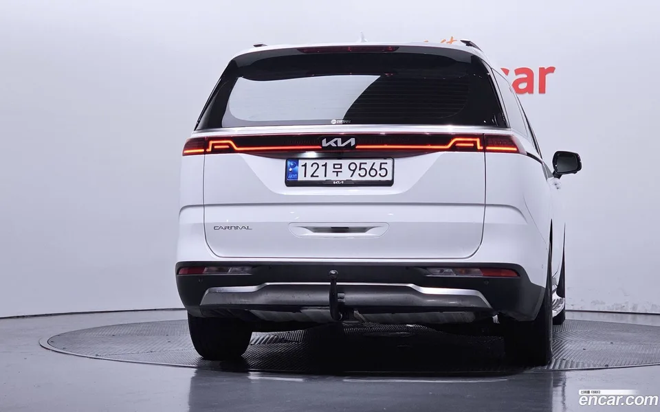 Kia Carnival 7 2023 — thumbnail 4