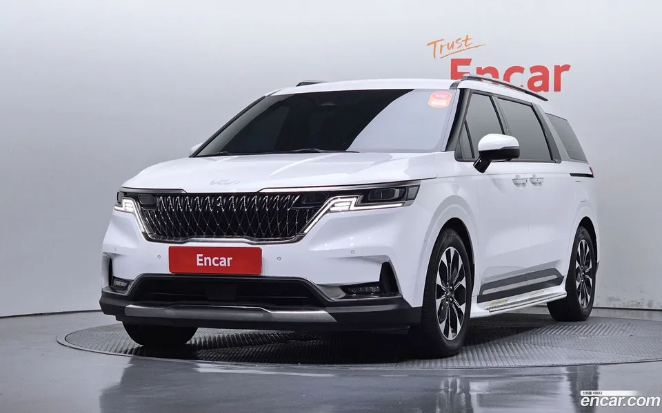 Kia Carnival 7 2023 — photo 1, buy with delivery to Moscow