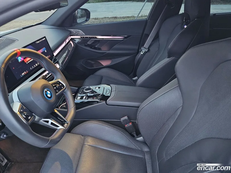 BMW i5 M60 xDrive 2025 — thumbnail 2