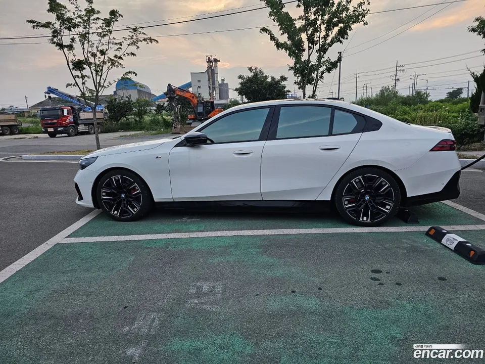 BMW i5 M60 xDrive 2025 — thumbnail 3