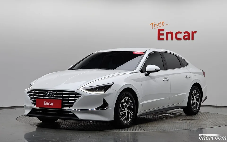 Hyundai Sonata Hybrid 2022 — photo 1, buy with delivery to Moscow