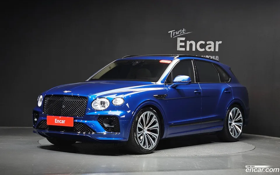 Bentley Bentayga 4.0 V8 2022 — photo 1, buy with delivery to Moscow