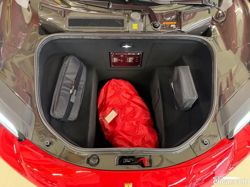 Ferrari 296 GTS 3.0 V6 2024 — thumbnail 2