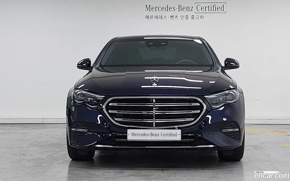 Mercedes-Benz E-Class E300 4MATIC 2024 — thumbnail 3