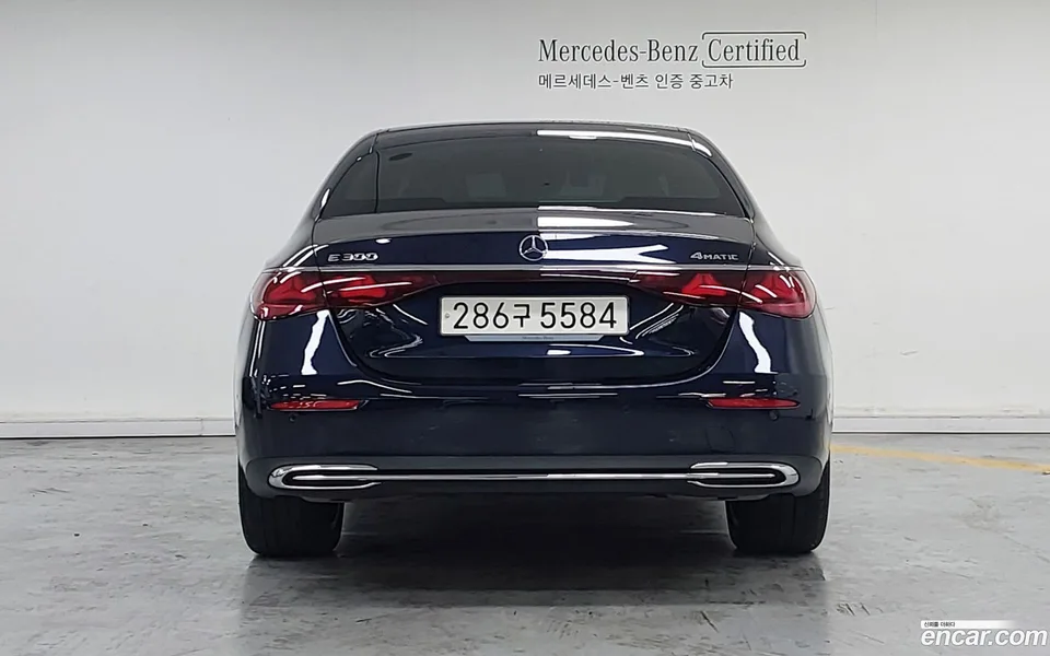 Mercedes-Benz E-Class E300 4MATIC 2024 — thumbnail 4