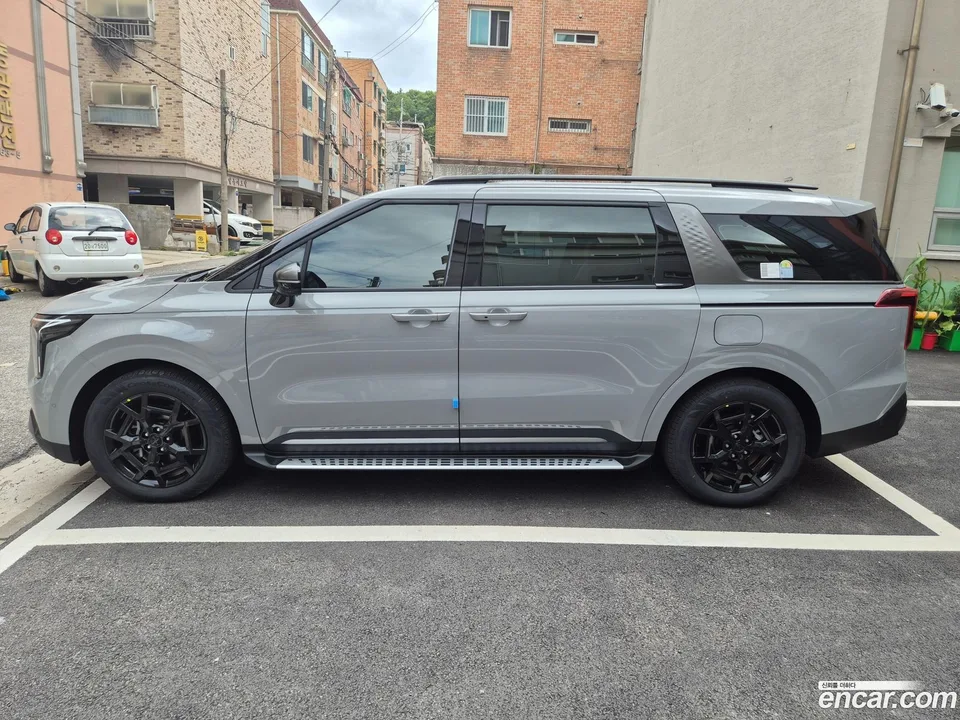 Kia Carnival HEV 9 X Line 2026 — thumbnail 2
