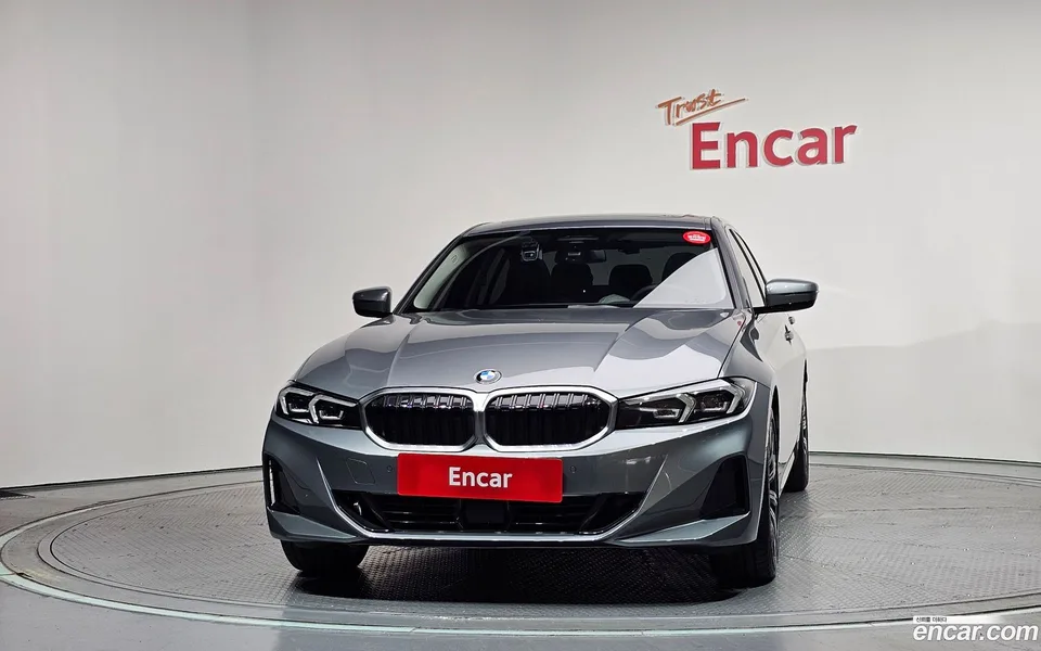 BMW 3 Series 320i 2025 — thumbnail 3