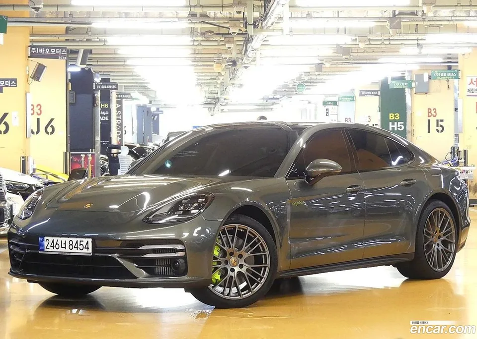 Porsche Panamera (971) 2.9 AWD E- 2022 — photo 1, buy with delivery to Moscow