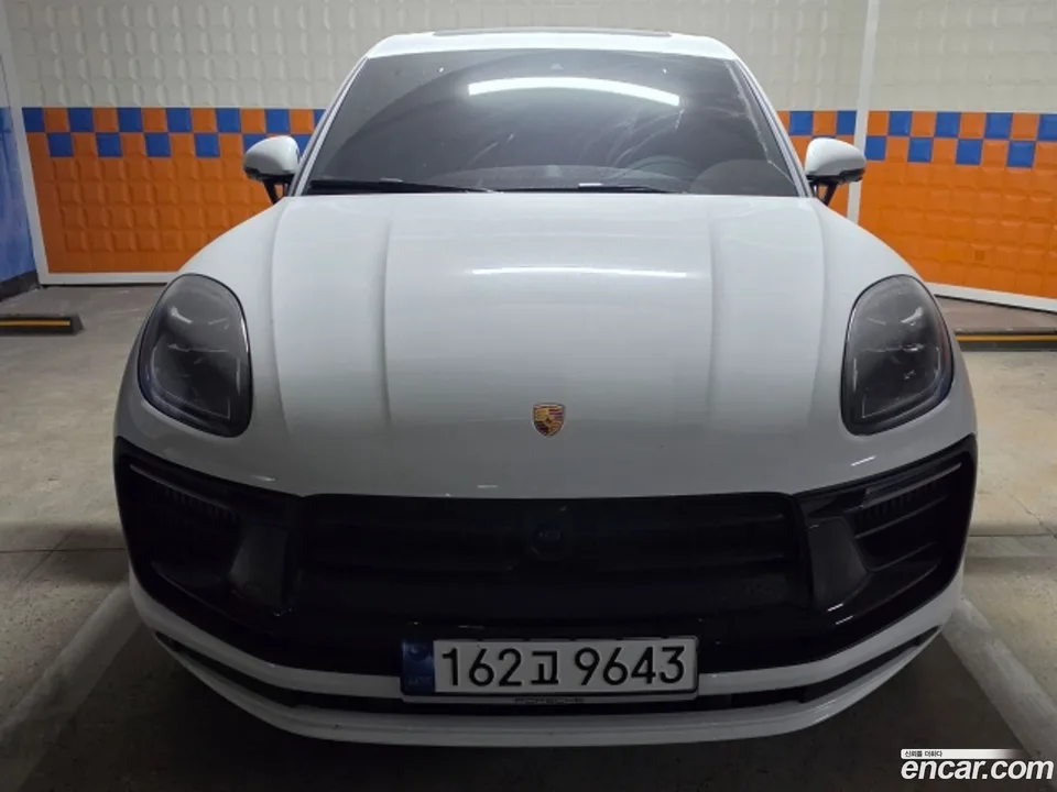 Porsche Macan 2.9 S 2023 — photo 1, buy with delivery to Moscow