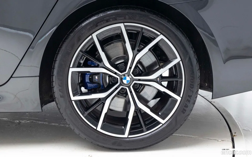 BMW 5 Series 530i M 2022 — thumbnail 2